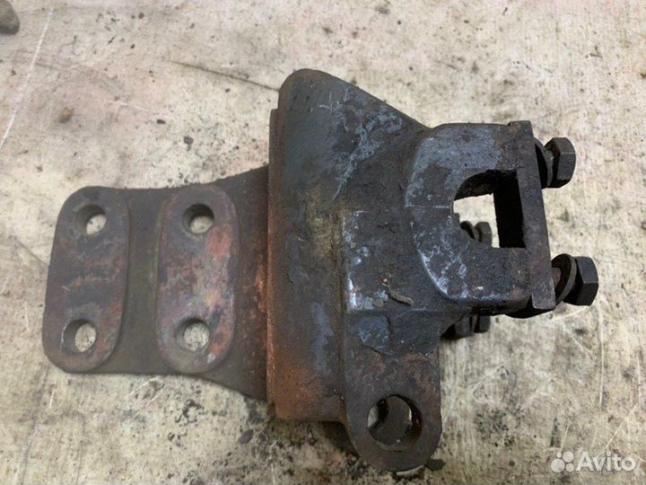 Кронштейн рессоры передний правый Daf Xf 95