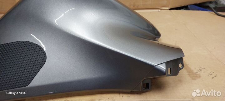 Правая накладка бака Vfr 1200