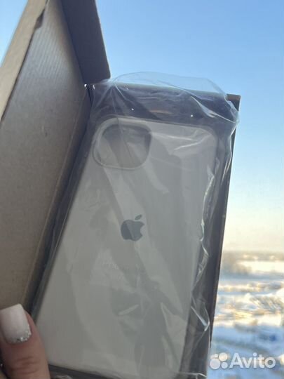 Белый чехол на iPhone 13