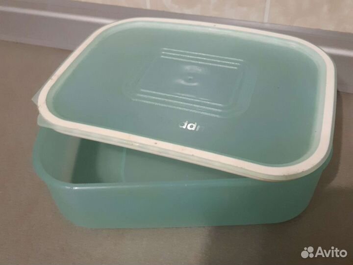 Контейнер Tupperware