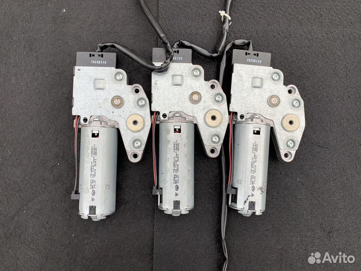 Моторчик панорамы Порше Кайен 955/957