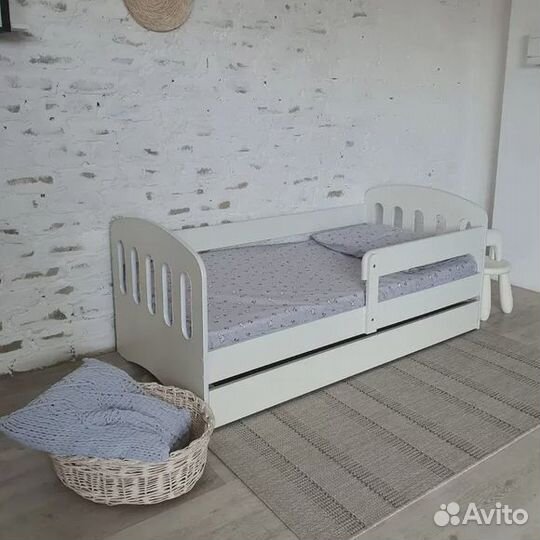 Кроватка детская с бортиком