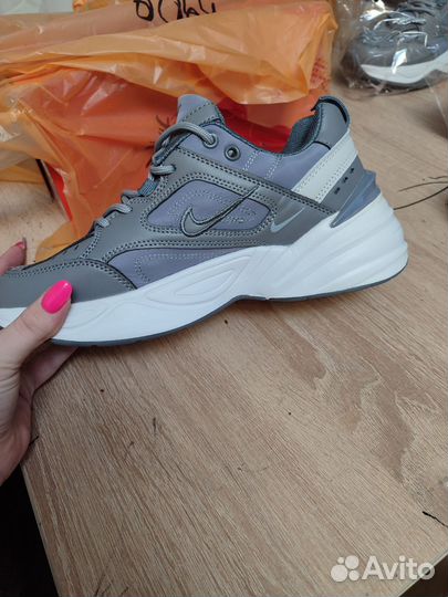 Кроссовки женские новые