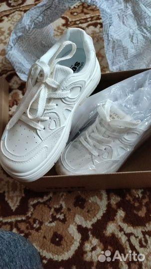 Кроссовки женские