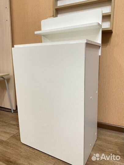 Маникюрный стол