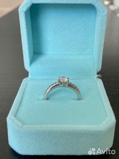 Серебряное кольцо с крупным фианитом (Якутия)