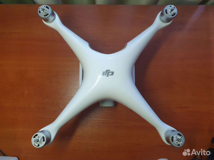 Квадрокоптер dji phantom 4 pro
