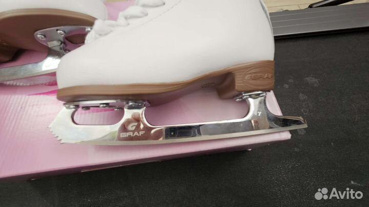 Фигурные коньки graf