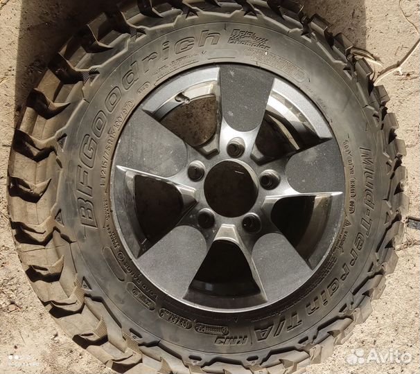 Bfgoodrich Mud-Terrain T/A KM3 215/75 R15