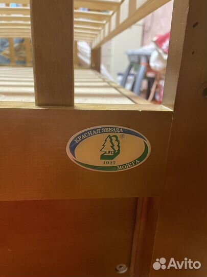 Детская кроватка с продольным маятником