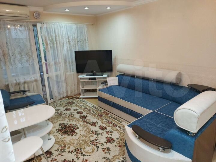 2-к. квартира, 42 м², 1/6 эт.