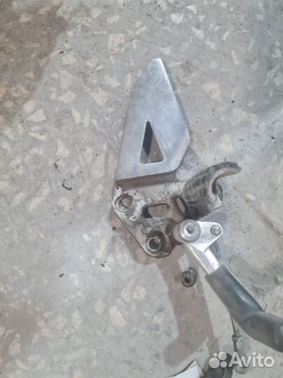 Kawasaki zzr 400 600 кронштейн подножки