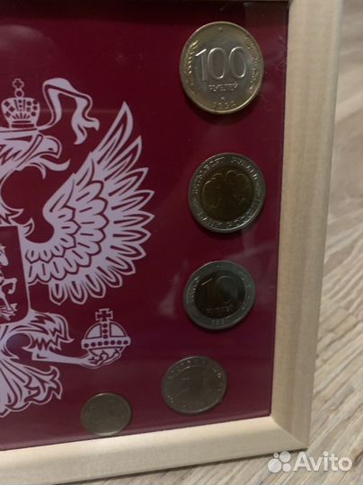 Монеты банка россии и гкчп на панно