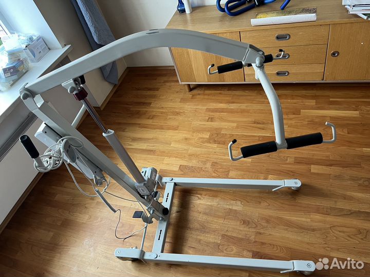 Подъемник для инвалидов с электроприводом