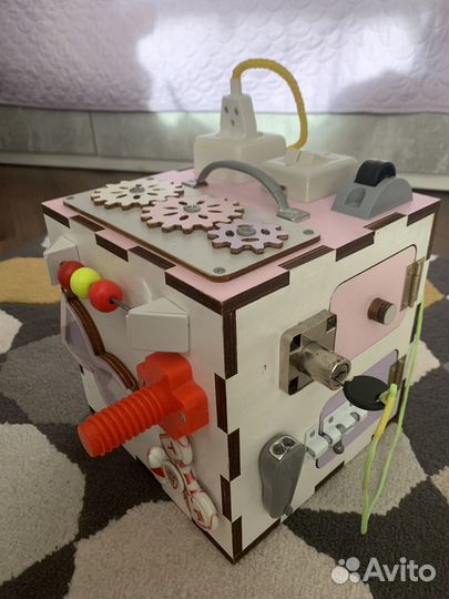 Бизиборд куб