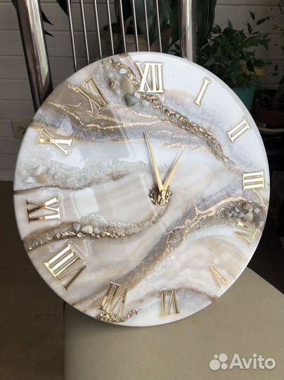 Часы настенные из эпоксидной смолы