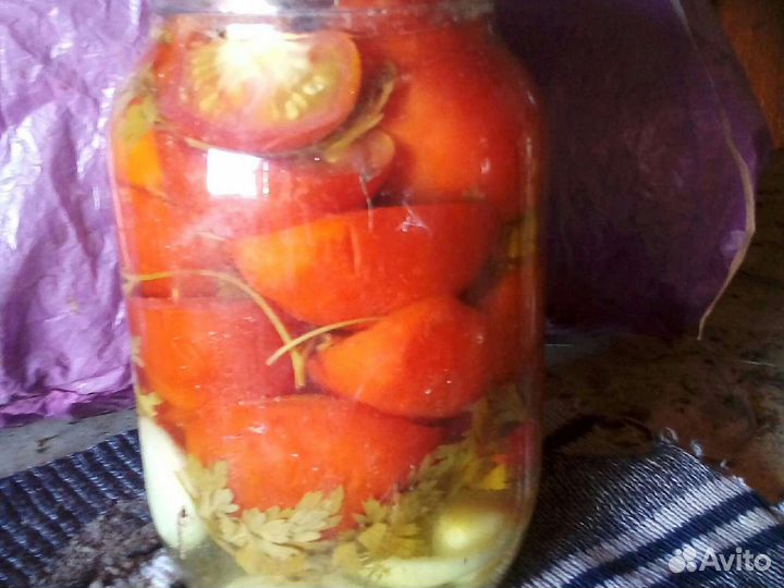 Грибы белые, лисички, помидоры маринованные
