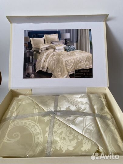Постельное белье 1.5 спальное новое