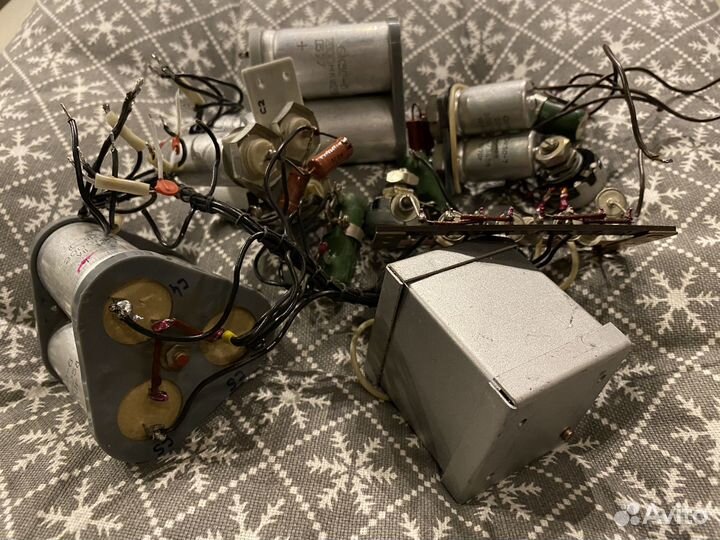 Внутрянка От Блока Питания Ломо 19А19