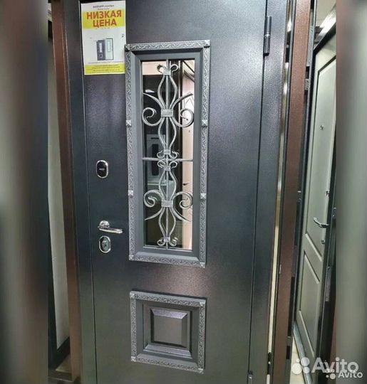 Дверь входная с ковкой