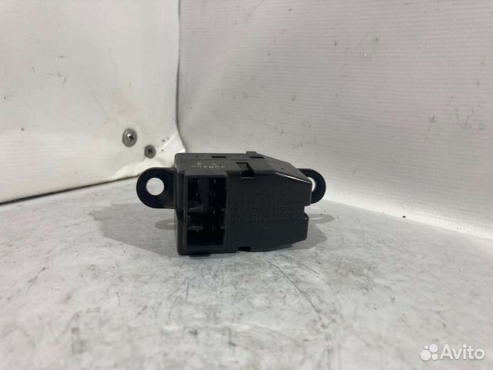 Кнопка стеклоподъемника hyundai lantra 2 93580-29000