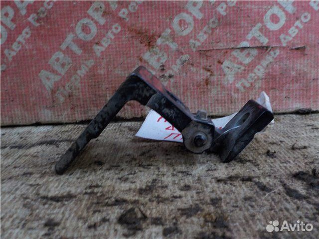 Петля двери верхняя передняя правая Audi A4 B5 ADR