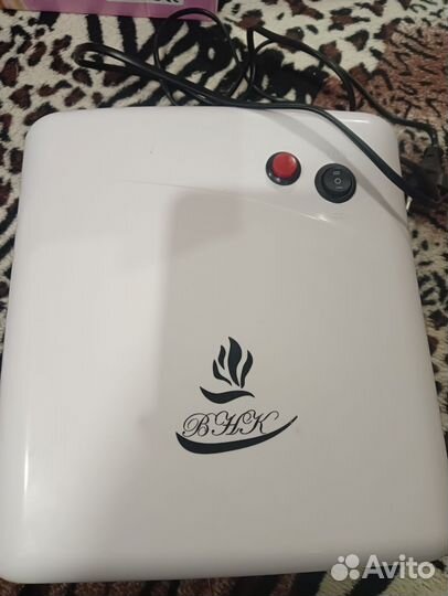 Ультрафиолетовая лампа для ногтей