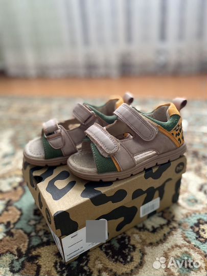 Сандалии для девочки 26 размер (14-15 см)