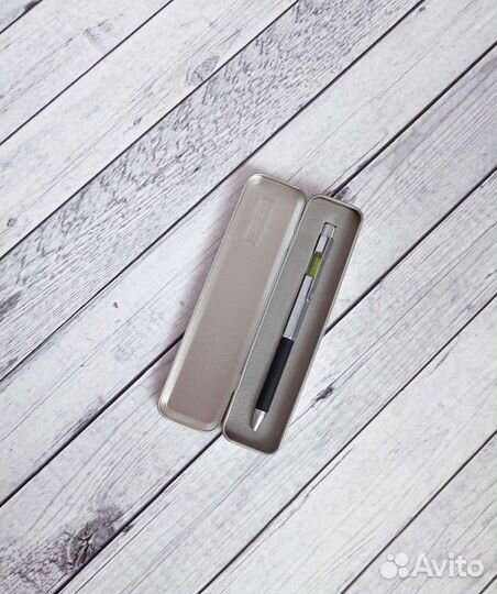 Iceberg новая шариковая ручка в кейсе