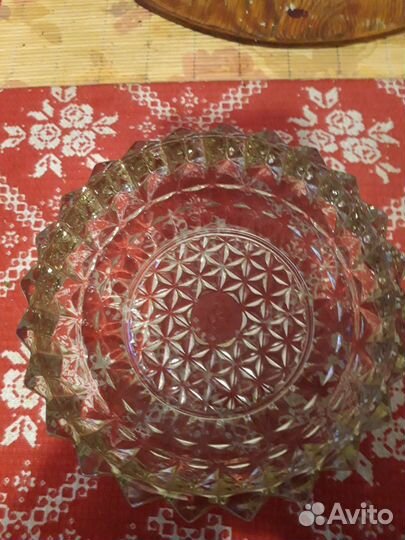 Два салатника + конфетница или масивная пепельница