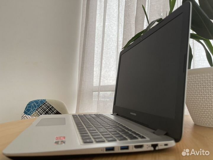 Ноутбук Maibenben e526