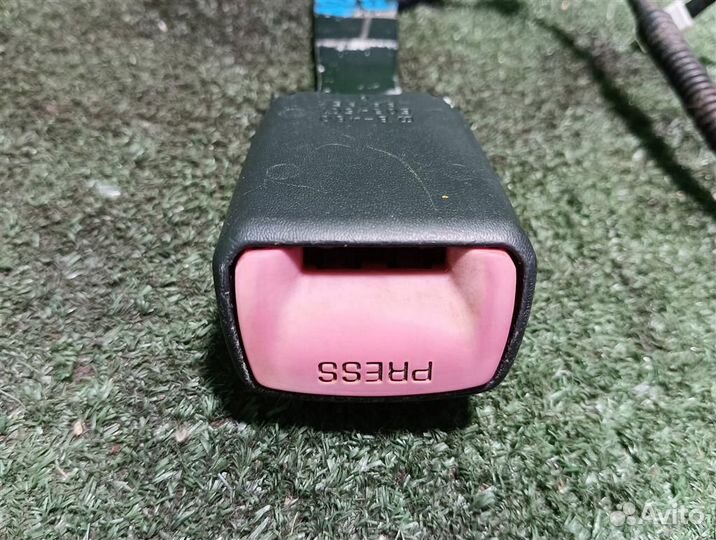 Замок ремня безопасности передний правый Toyota R