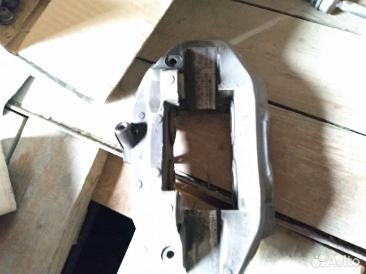 Суппорт передний левый Mercedes GLC W253