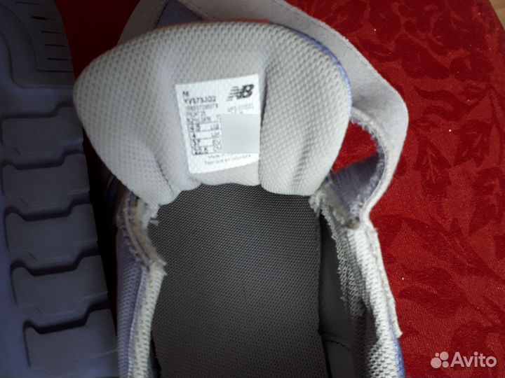 Кроссовки женские