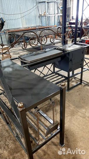 Мангал с крышей