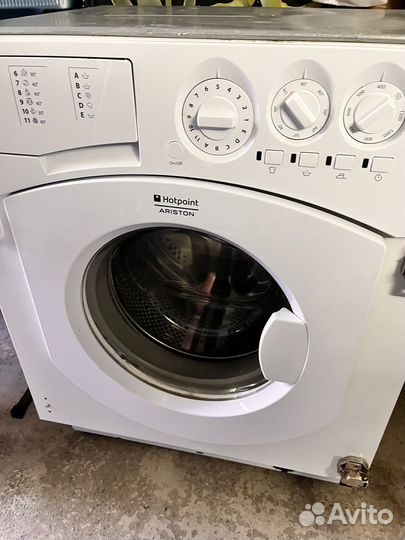 Встраиваемая стиральная машина ariston AWM129EU