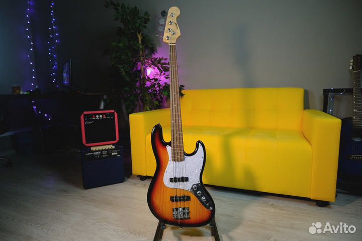 Бас-гитара Jazz Bass (и Чехол с Аксессуарами)