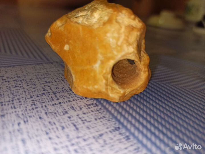 Редкий камень с карстовой пещеры