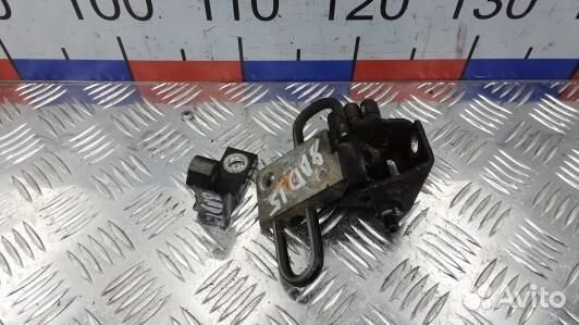 Петля передняя левая audi A6 C6 (8AD15EW01)