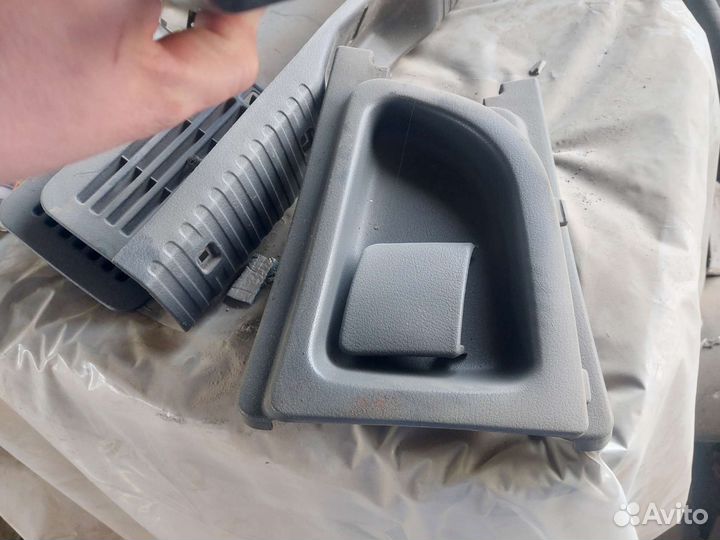 Пластиковая обшивка багажника на subaru impreza