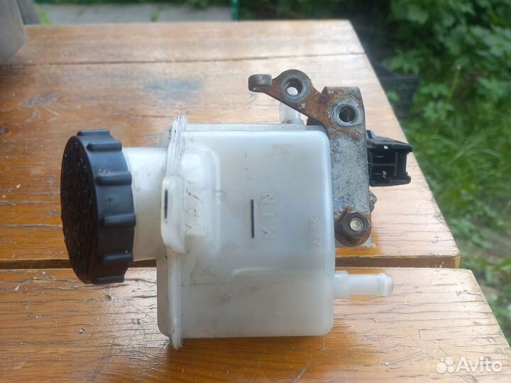 Бачок тормозной жидкости мазда бонго,ванетте