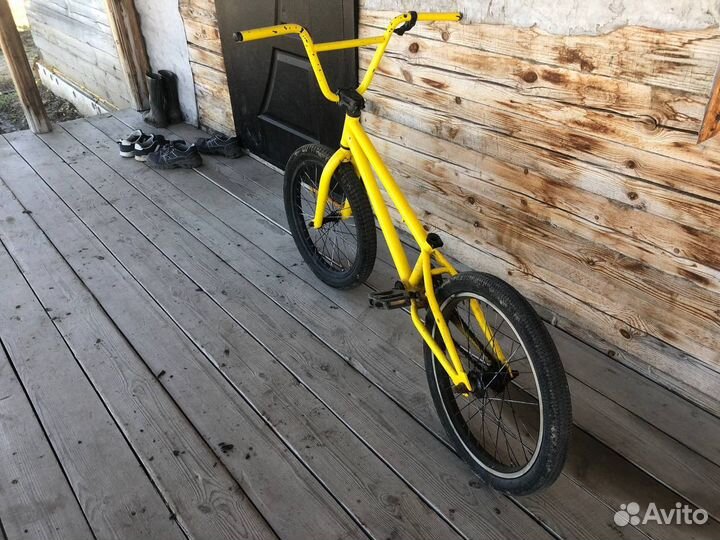 Желтый BMX