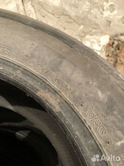 Bridgestone Blizzak VRX 215/60 R16 95S
