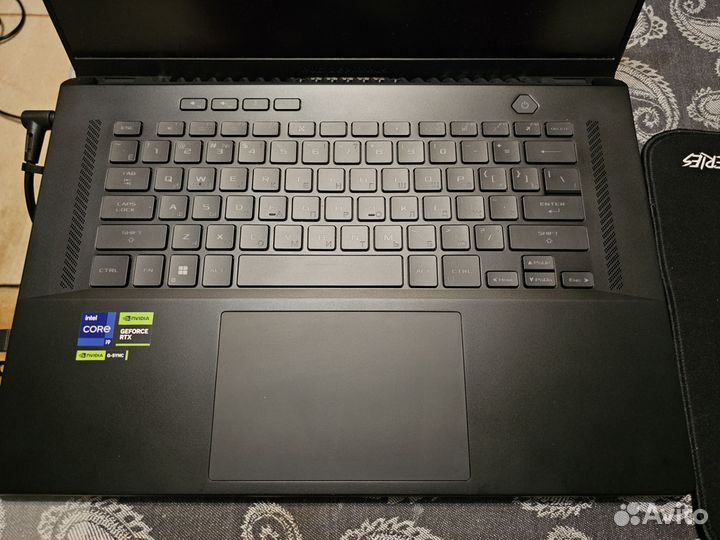 Asus rog zephyrus m16