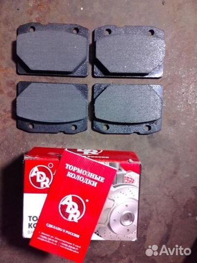 Тормозные колодки передние