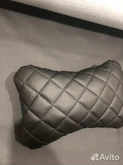 Автомобильная подушка на подголовник