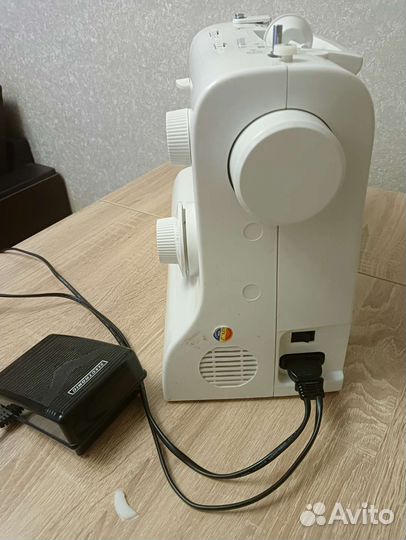 Швейная машинка singer