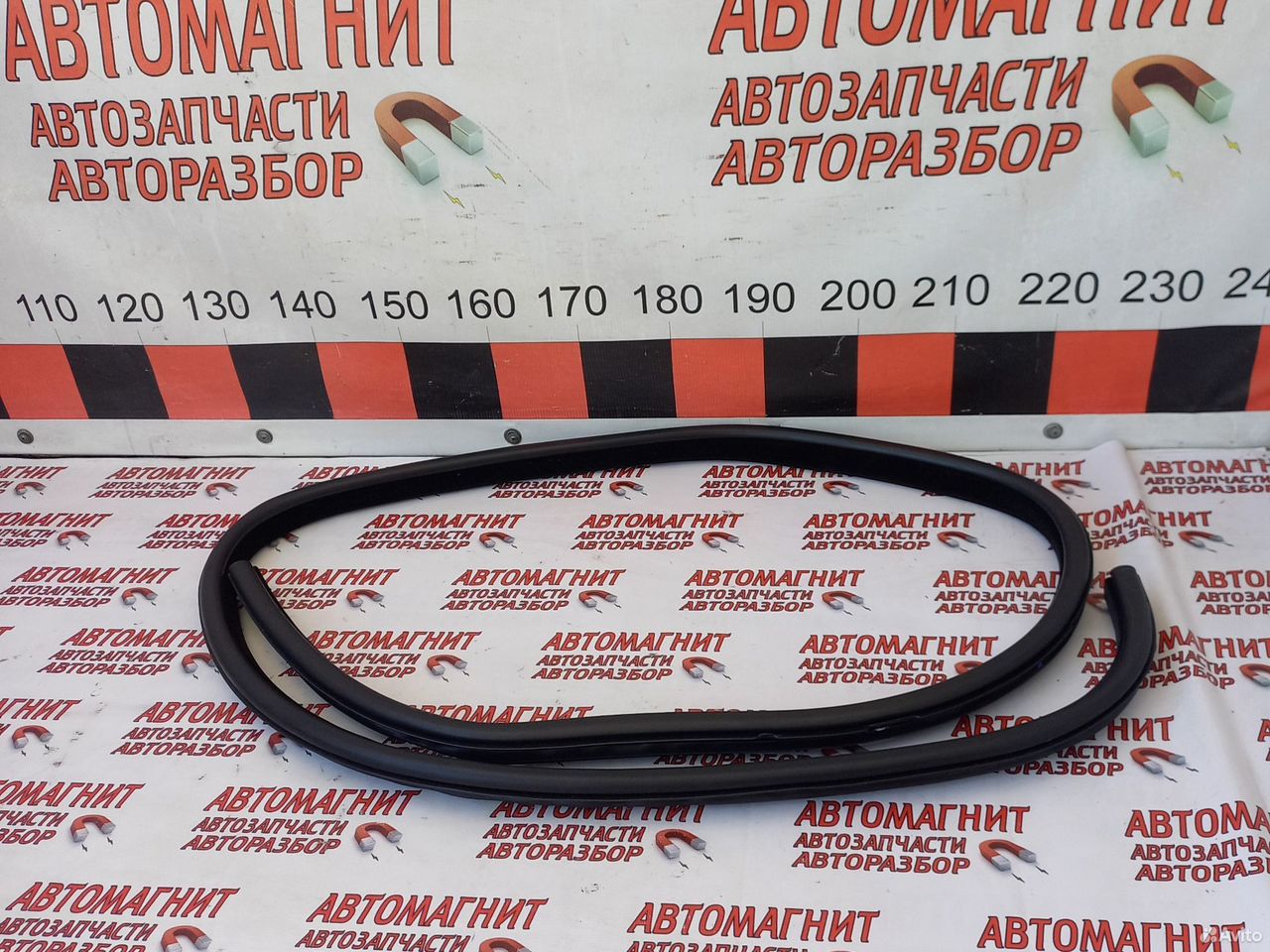 Уплотнитель двери задней левой Jaguar F-pace