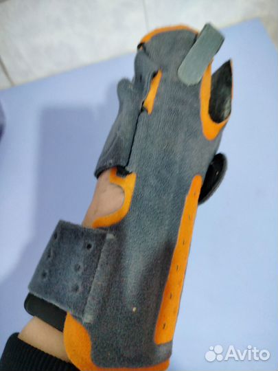 Лангет на запястье