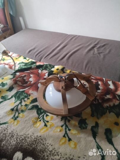 Продаю люстры